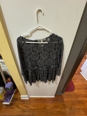 Gypsies & Moondust Gray Floral Lace Peplum Blouse